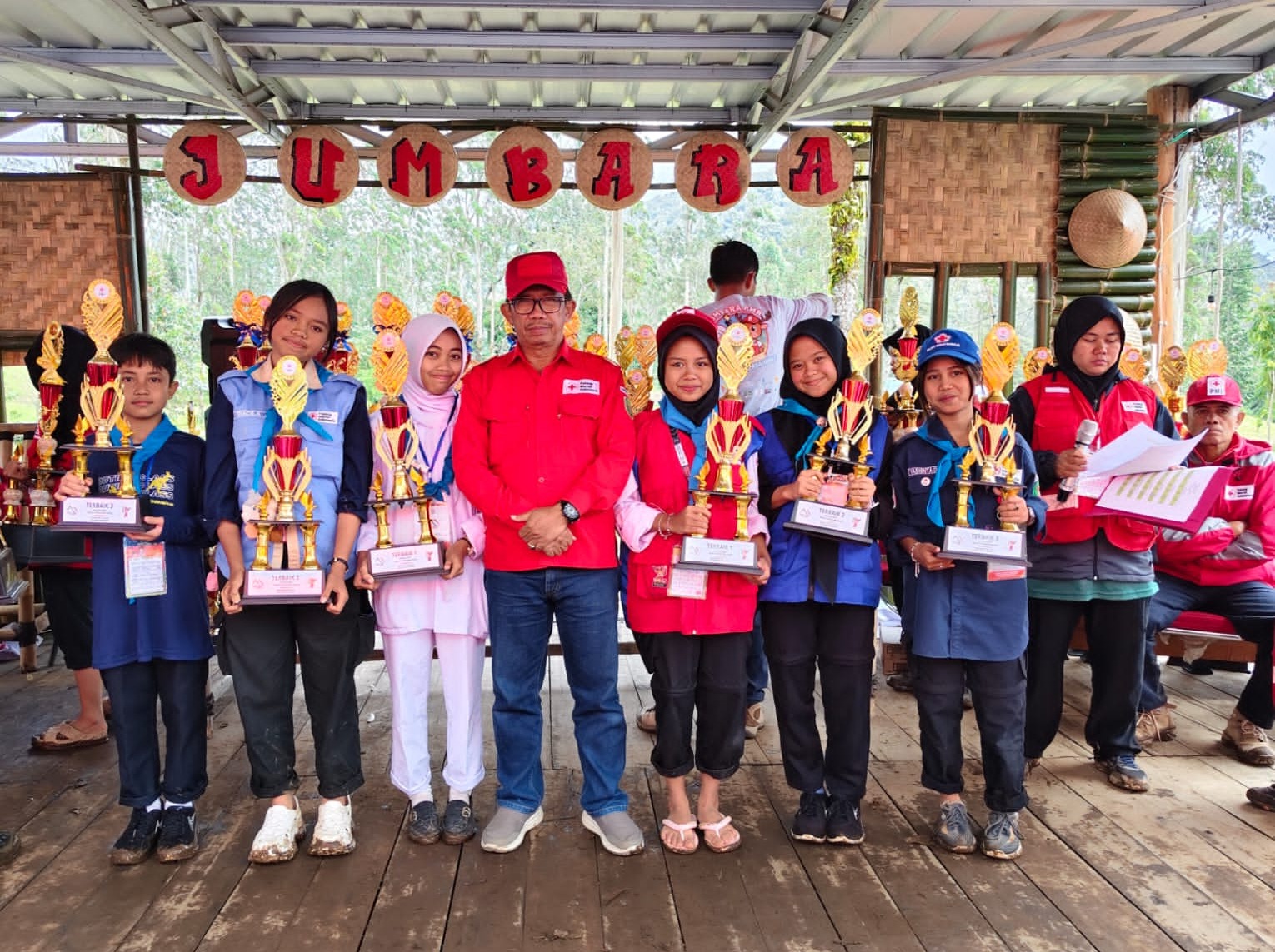 Ratusan Anggota PMR Ikuti Jumpa Bakti Gembira PMI Kabupaten Bandung