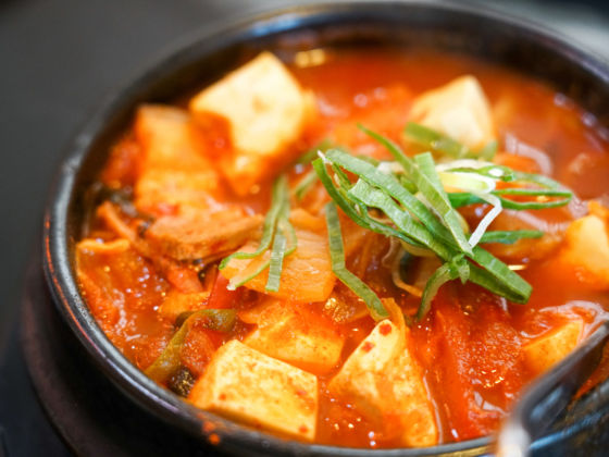  Resep Sederhana untuk Membuat Sup Kimchi Jigae yang Lezat