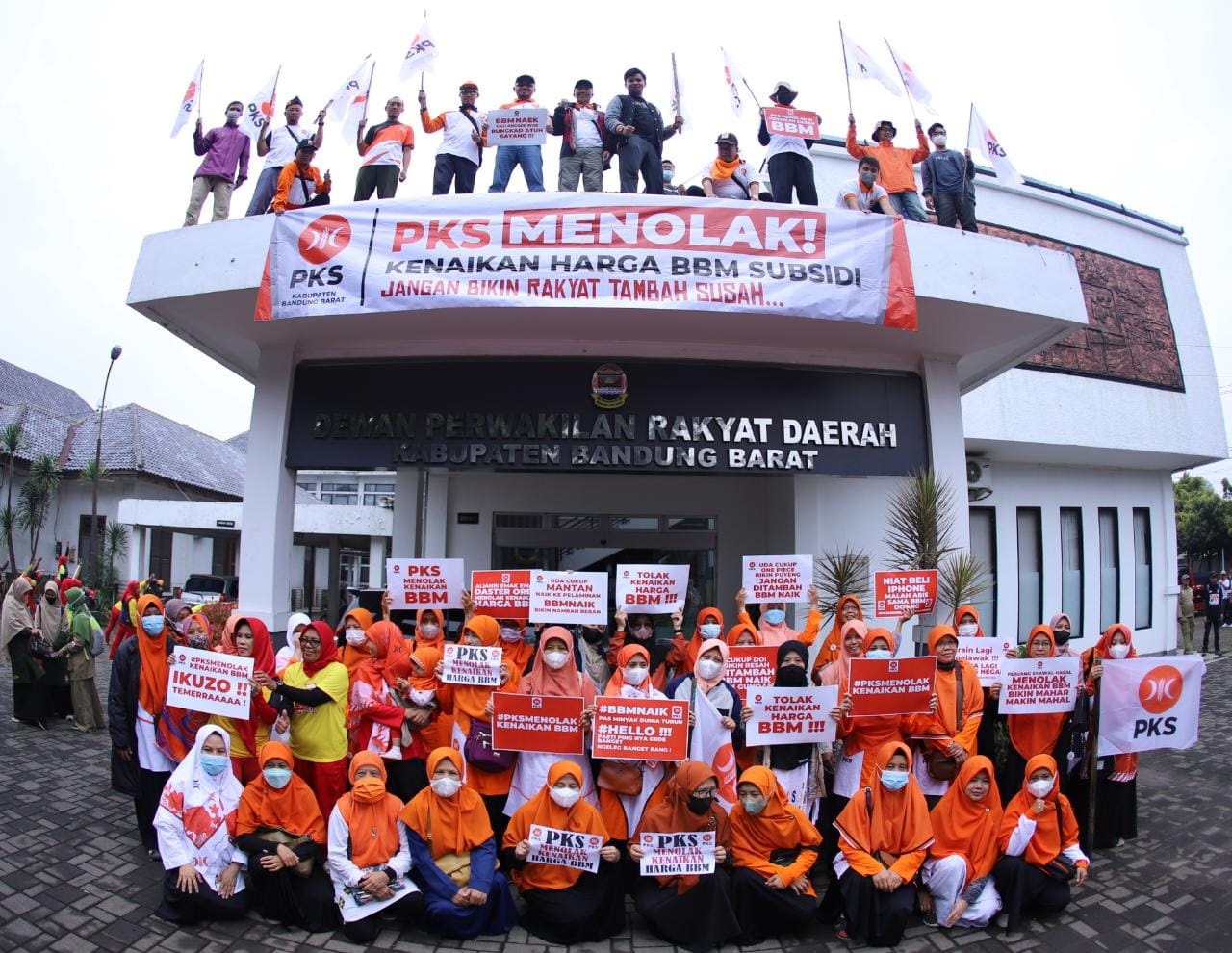 PKS KBB Geruduk Gedung DPRD, Protes Kenaikan Harga BBM