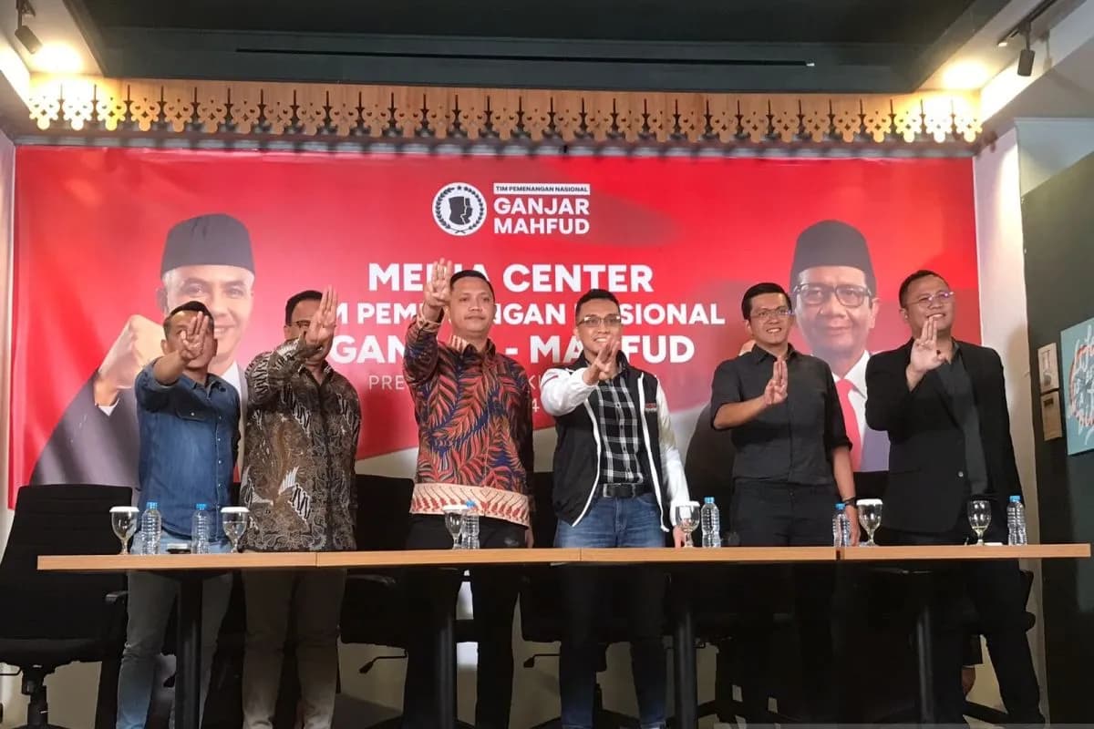 1.000 Pengacara Beking Aiman Witjaksono Hadapi Laporan di Polda Metro Jaya