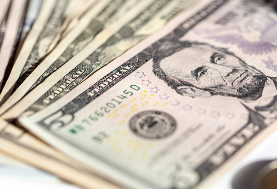 Harga Dolar Hari Ini: Rupiah Masih Bertahan di Level Rp17.200–Rp17.300