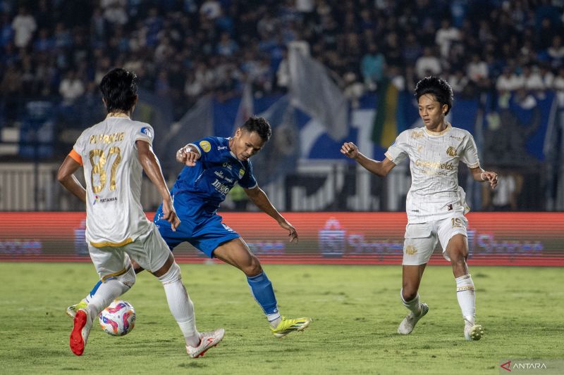 Bojan Hodak Ingatkan Persib Bandung untuk Waspada terhadap Seluruh Pemain Arema FC