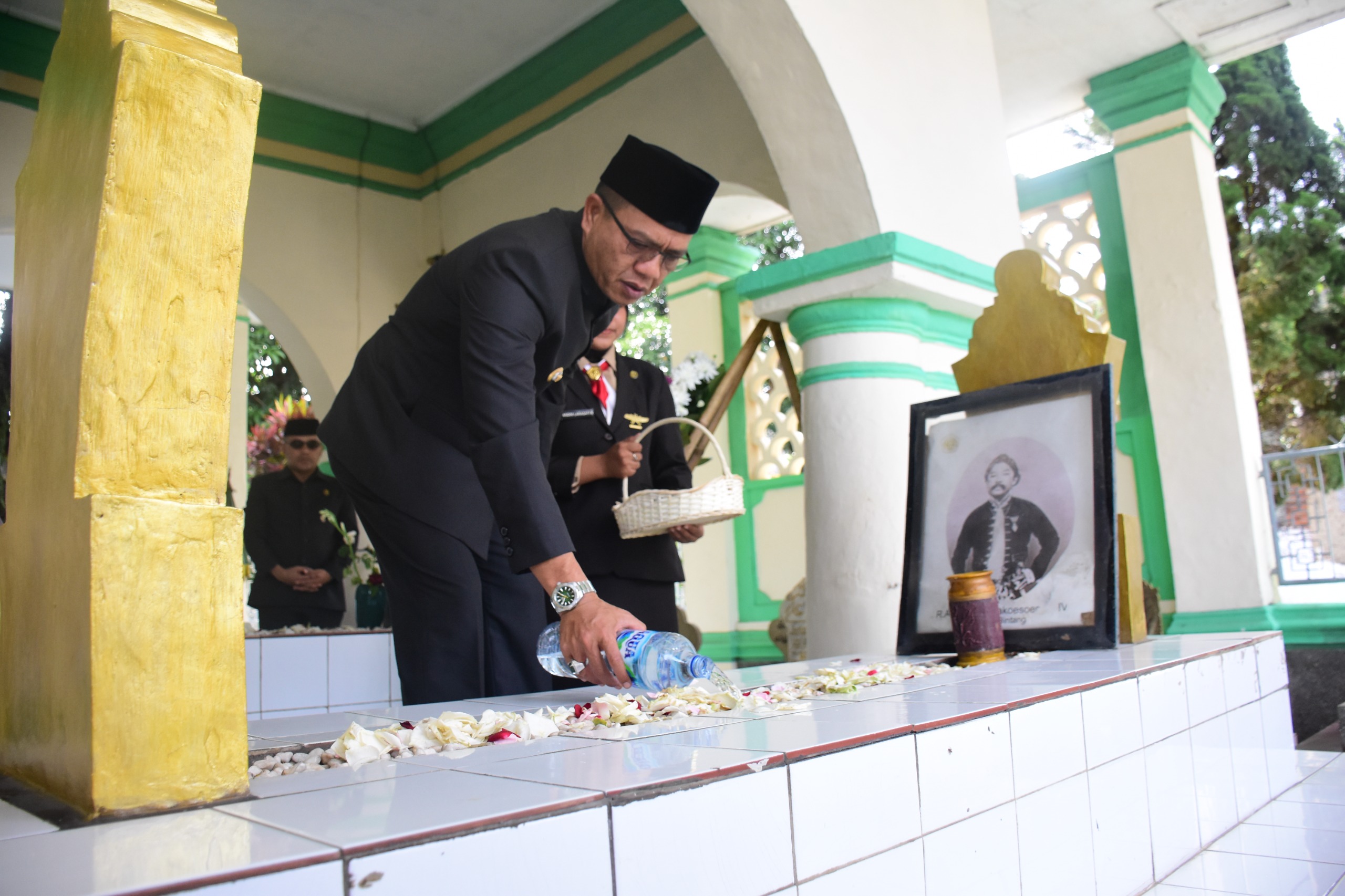 Sambut Hari Jadi ke-383, Forkopimda Kabupaten Bandung Ziarah ke Makam Mantan Bupati Bandung 