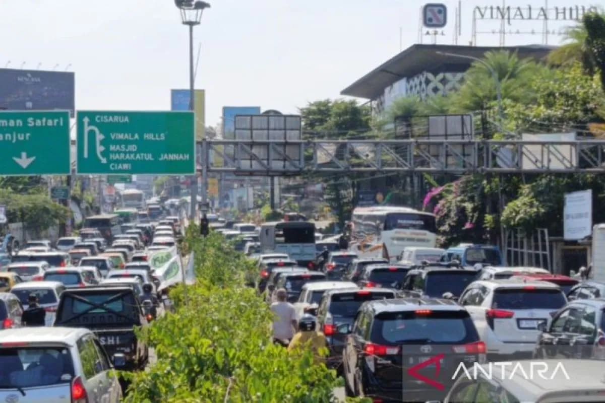 Volume Kendaraan di Jalur Wisata Puncak Naik Ketika Libur Panjang Perayaan Maulid Nabi Muhammad