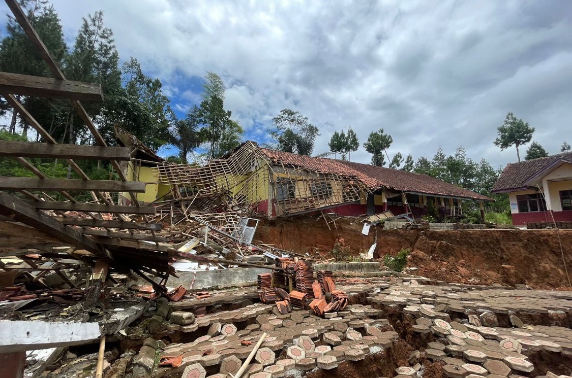 Warga Terdampak Bencana Tanah Bergerak di Kampung Cigombong Menanti Janji Relokasi yang Dijanjikan    