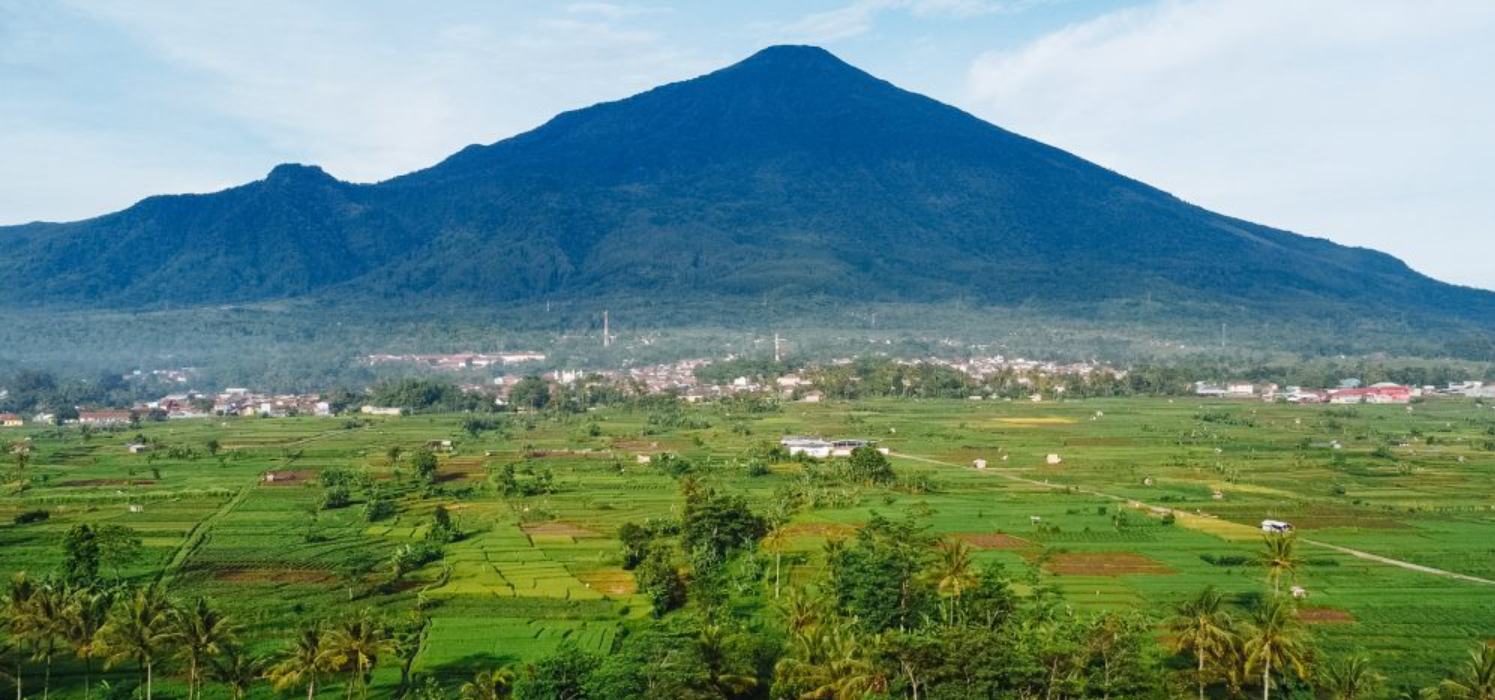 7 Fakta Menarik Gunung Ciremai Sang Atap Jawa Barat