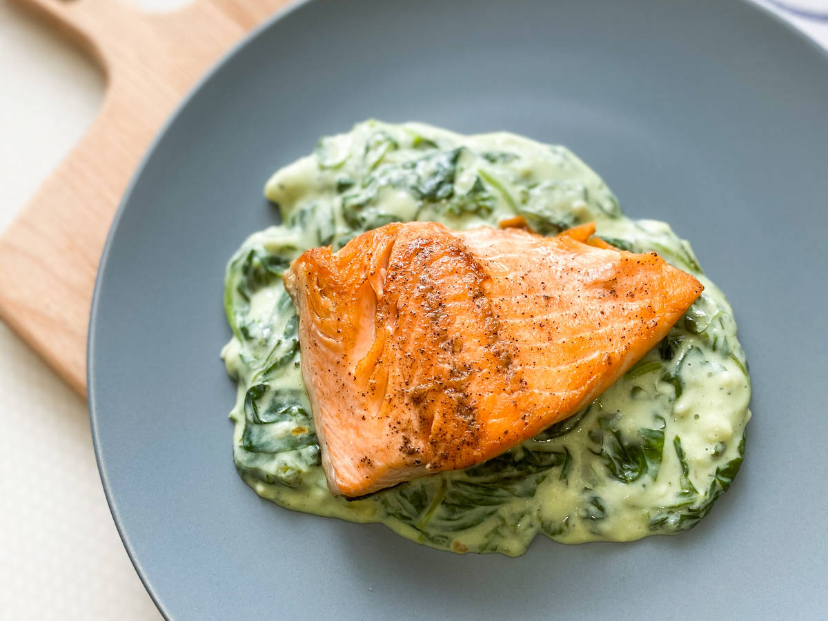 Resep Praktis Salmon Creamy Spinach untuk Hidangan Lezat di Rumah