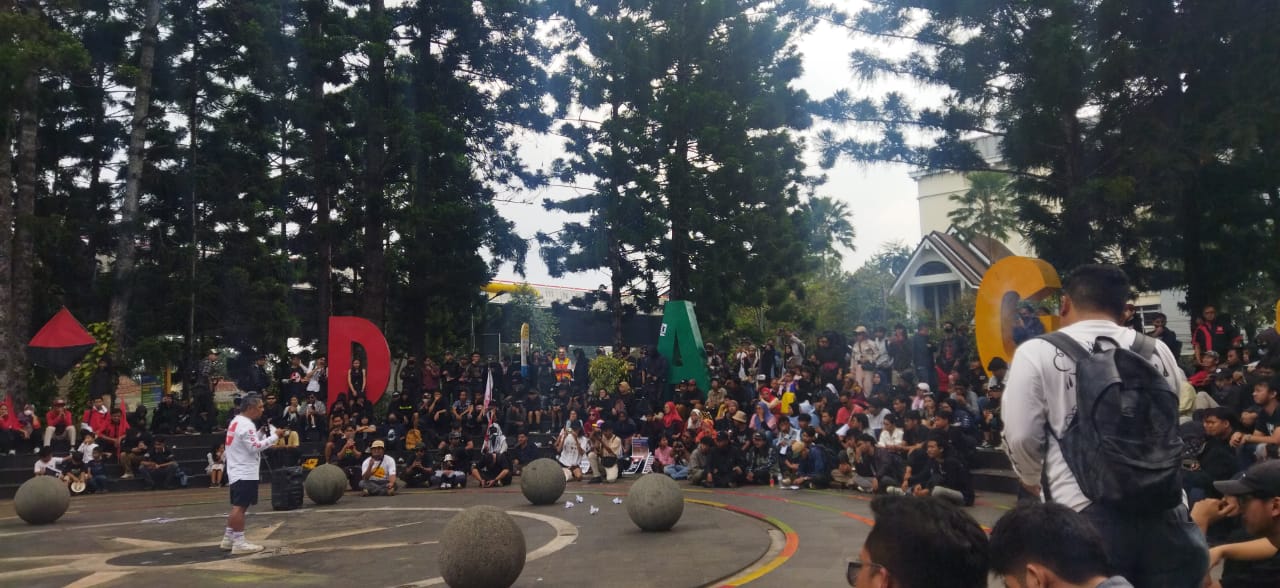 Aksi Massa Aliansi Buruh Bandung Raya, Peringati May Day 2024 di Taman Cikapayang   