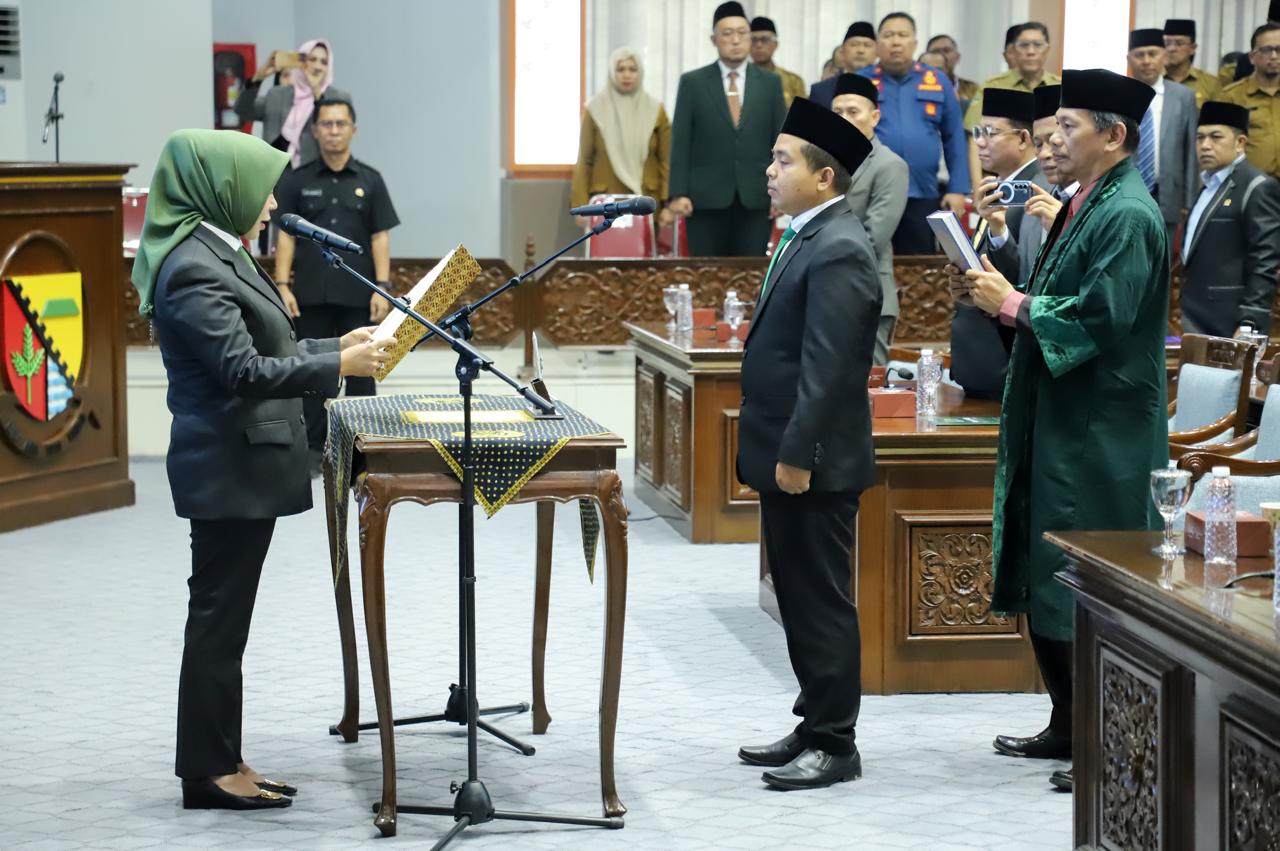 Khoiril Anwar Resmi Gantikan Almarhumah Tiktik Kartika di DPRD Kabupaten Bandung