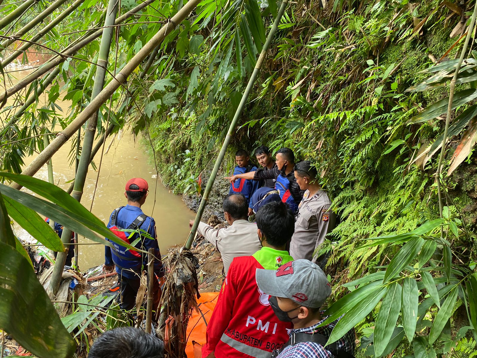 Geger Mayat Perempuan Mengambang di Sungai Sukahati Bogor, Identitasnya Belum Terungkap 