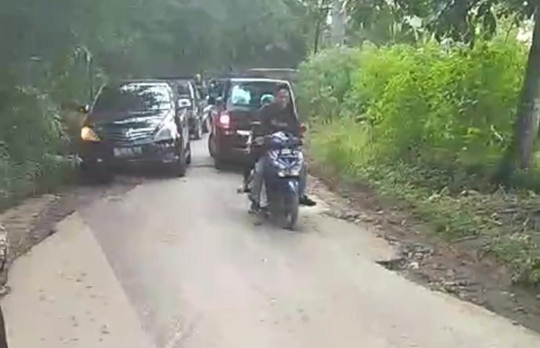 Jalan Banjarwangi Kabupaten Garut Rusak, Sebabkan Kecelakaan