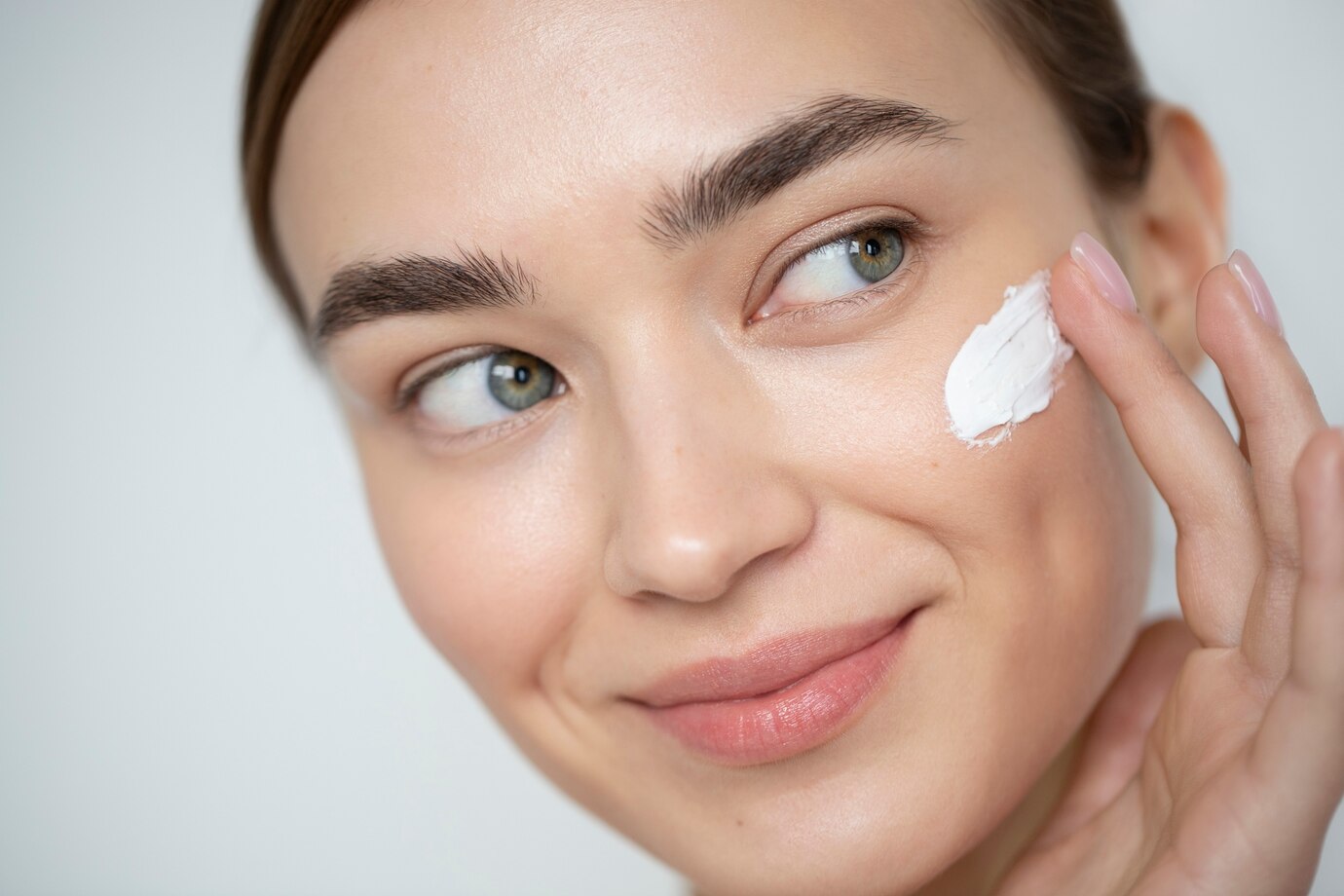 Wajib Coba! 6 Rekomendasi Moisturizer yang Efektif Mengecilkan Pori-Pori