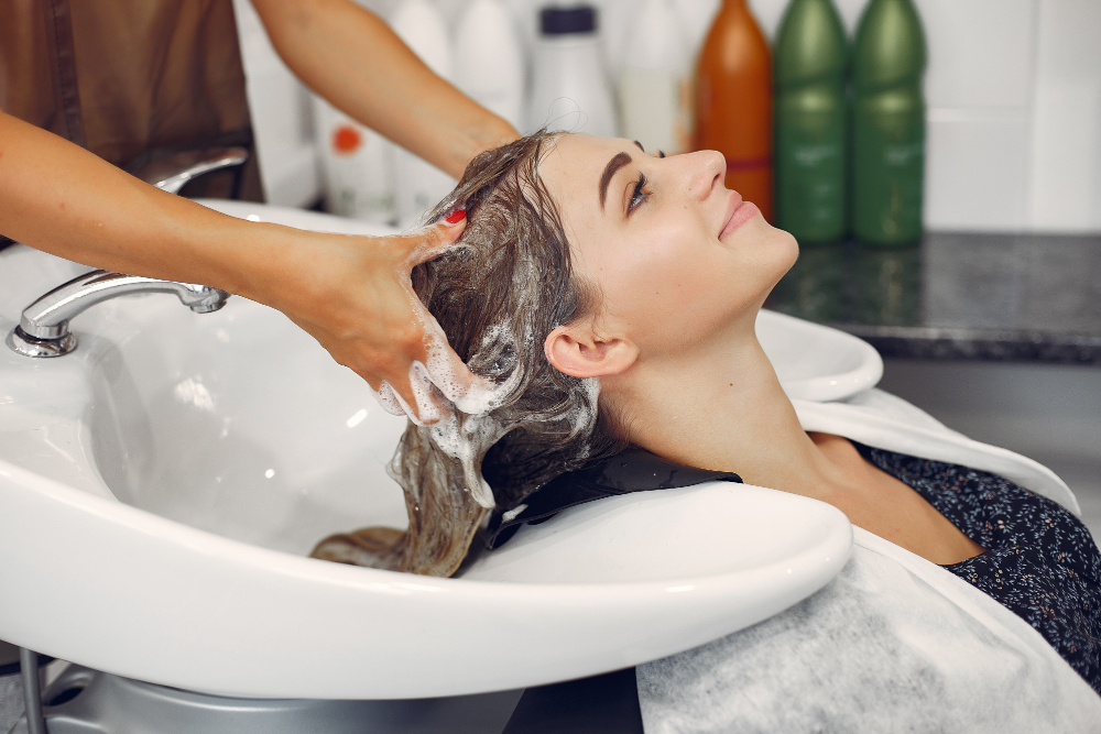 Tips Cara Merawat Rambut Agar Tetap Sehat, Lembut dan Berkilau