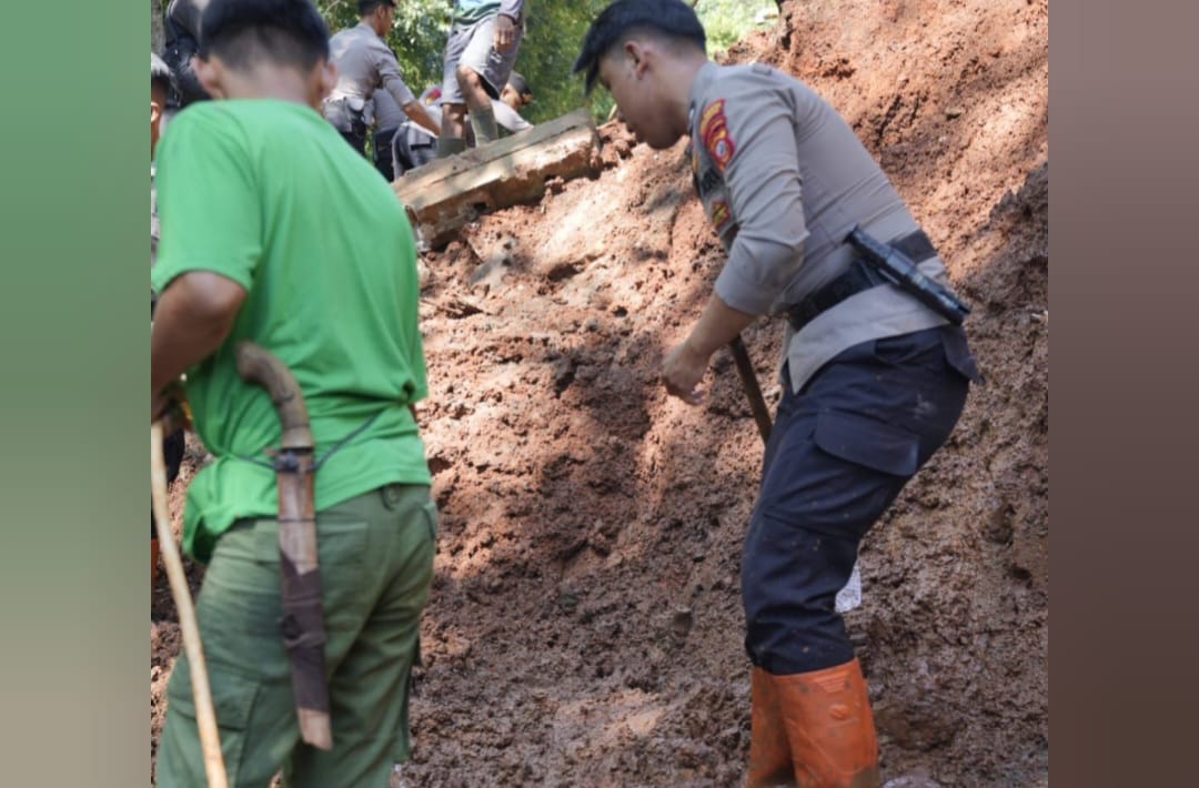 TPT Ponpes Sirojul Munir di Cangkuang Bandung Roboh Imbas Hujan Deras