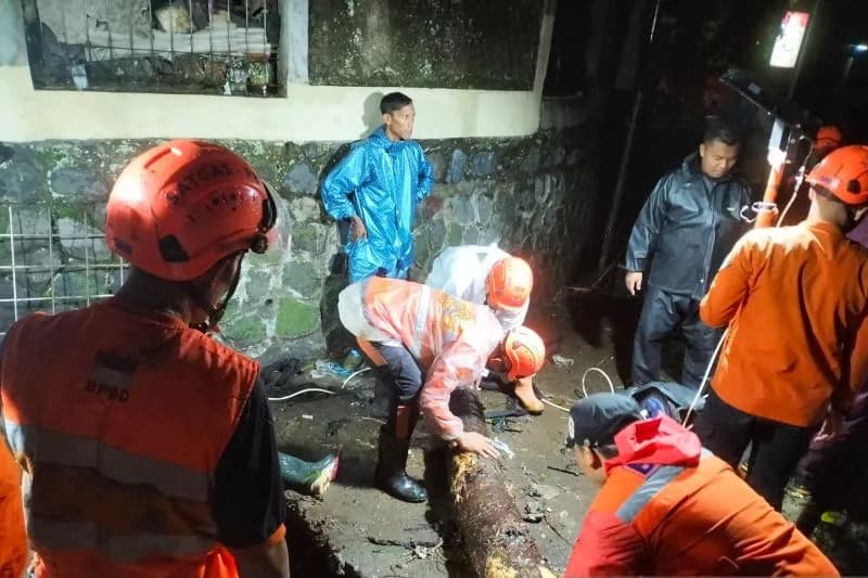 Banjir Rendam 10 Ruang Kelas SMKN 1 Kota Sukabumi