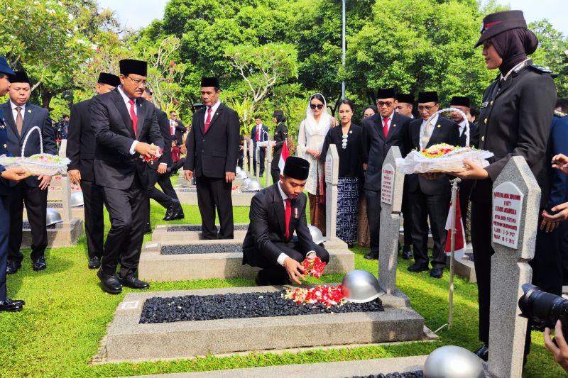 Wapres Gibran Rakabuming Raka Pimpin Upacara Ziarah Nasional Hari Pahlawan 2024 di TMP Kalibata