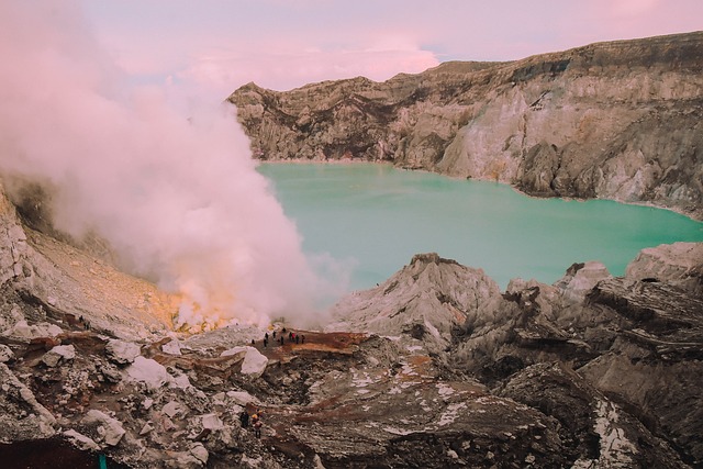  Mengupas Misteri dan Keajaiban Kawah Ijen 