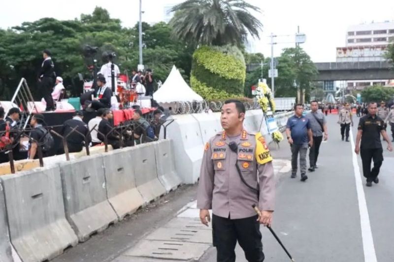 Polisi Kerahkan 296 Personel Gabungan untuk Amankan Unjuk Rasa di Depan Gedung DPR/MPR RI