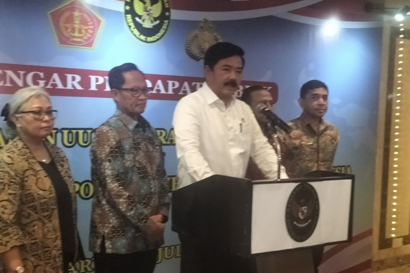 Menko Polhukam Ungkap Presiden Jokowi Beri Instruksi Agar Pembahasan RUU TNI dan Polri Harus Hati-Hati   