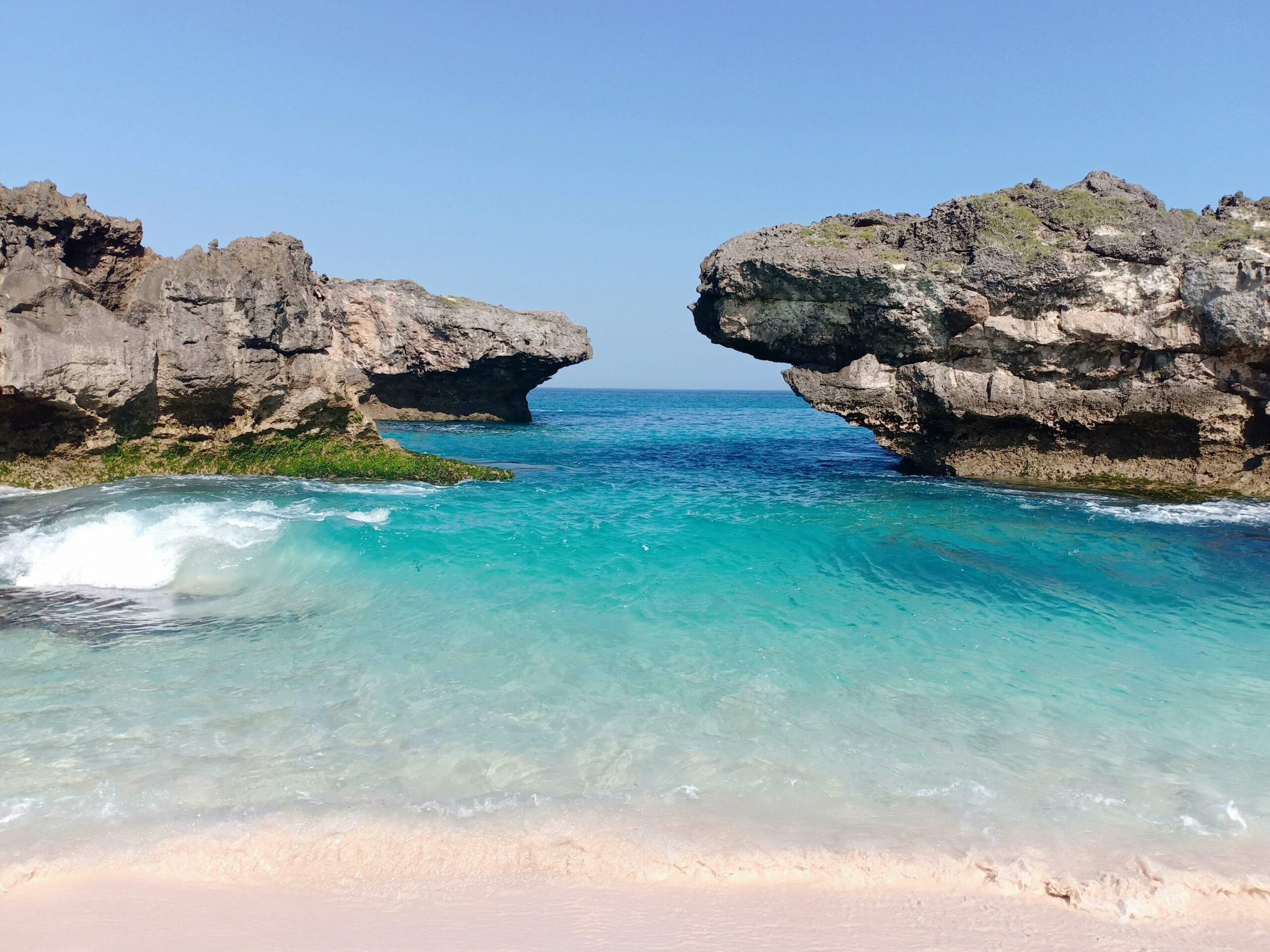 10 Pantai Terindah di Indonesia, Harus Banget Kesini!