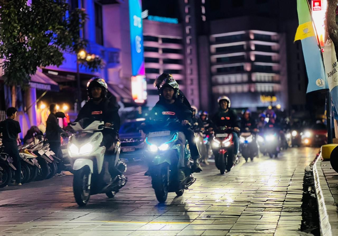 Semangat Kebersamaan Warnai Nocturnity Riding di Kota Bandung