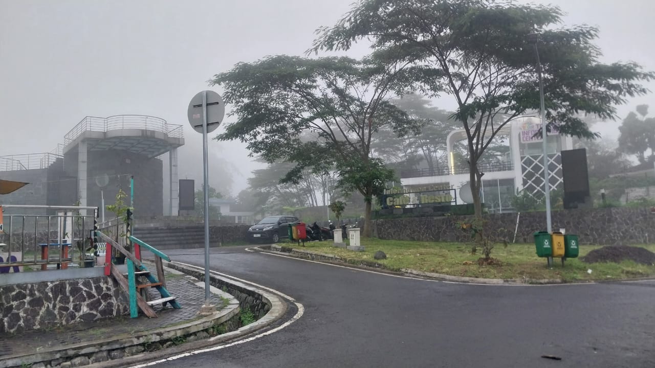 Jalur Puncak Berkabut, Polisi Imbau Pengendara Hati-Hati