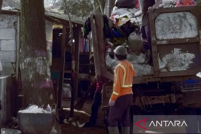 DLH Cianjur Sanksi Denda Rp500.000 bagi Warga yang Membuang Sampah Sembarangan