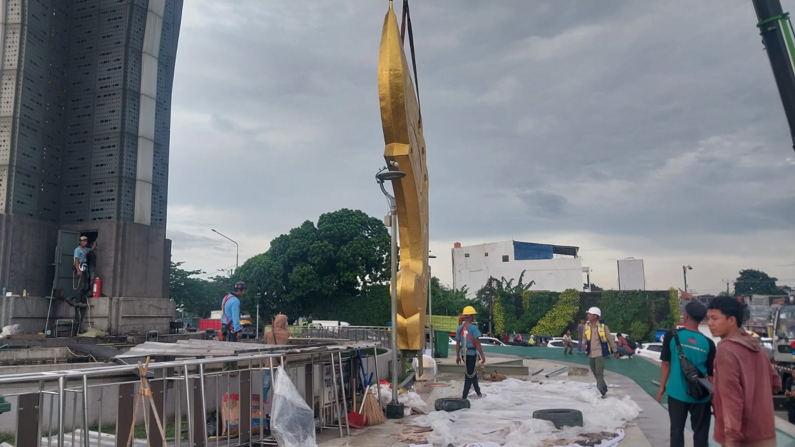 Pemkab Bogor Pasang Kujang dengan Tinggi 14 Meter di Atas Tugu Pancakarsa
