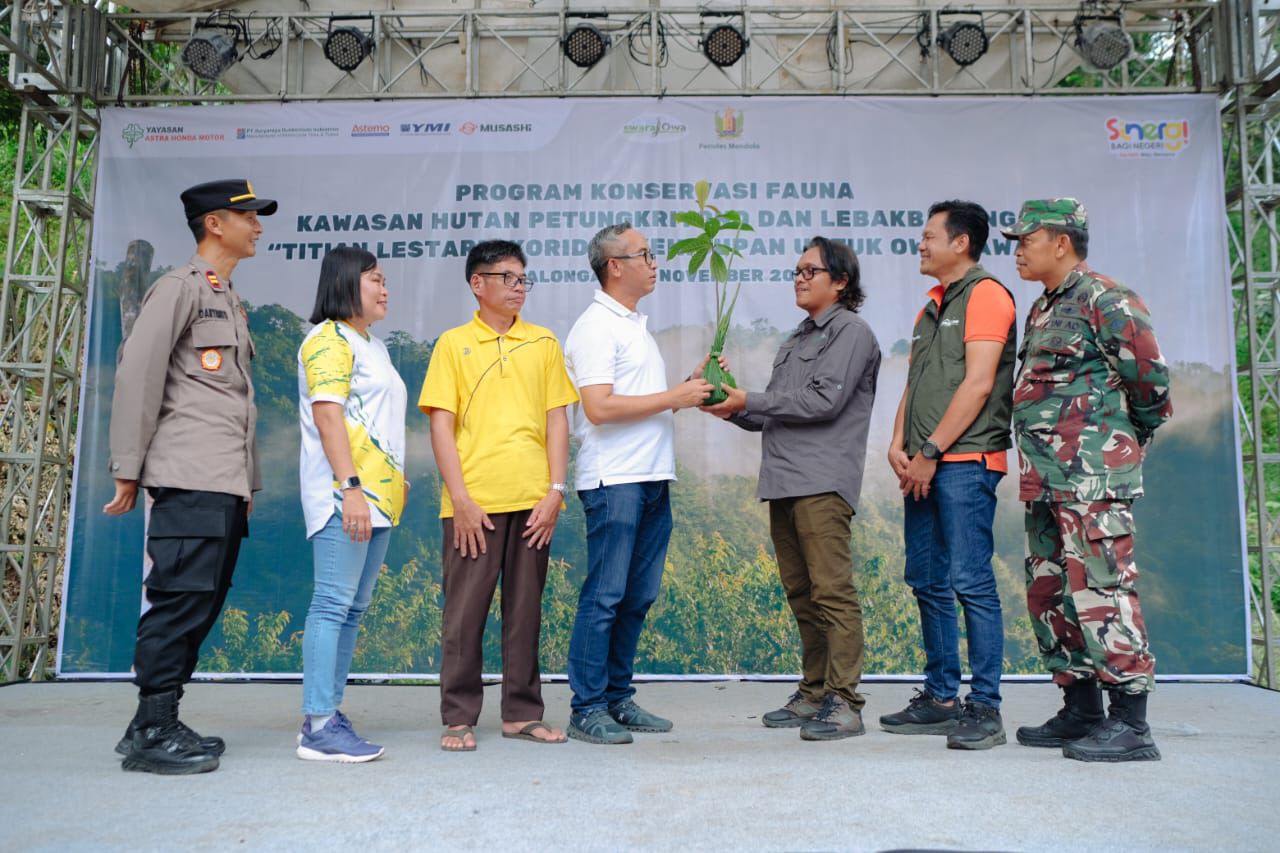 Yayasan AHM Kolaborasi dengan Masyarakat Pekalongan Lestarikan Satwa Owa Jawa