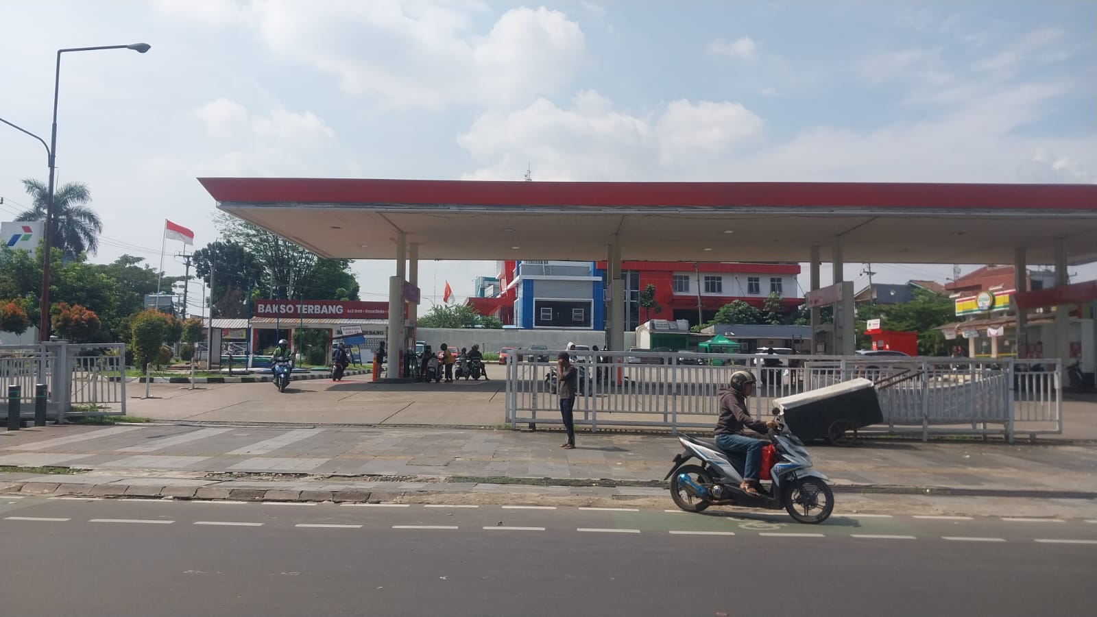 BBM Nonsubsidi Naik, Masyarakat Mulai Beralih ke Transportasi Umum