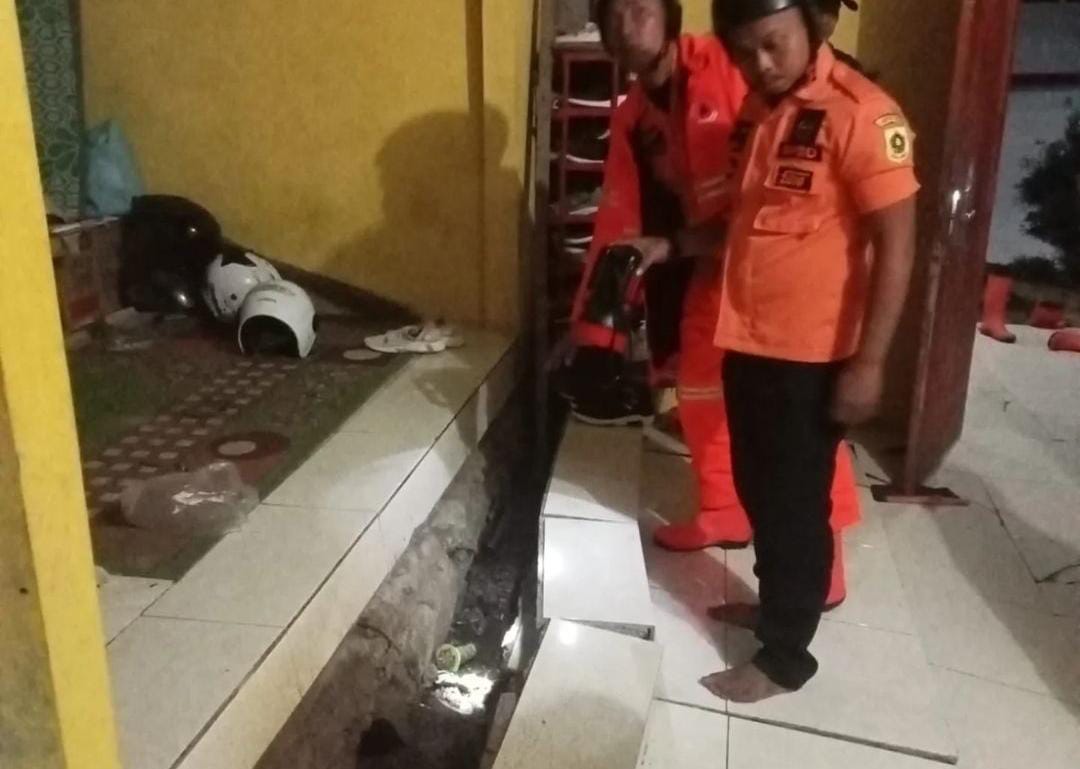 Bencana Tanah Bergerak di Babakanmadang, 15 Rumah Rusak dan Puluhan Warga Mengungsi