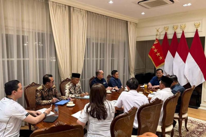 Prabowo Instruksikan Pembangunan Hunian Layak bagi Warga di Bantaran Rel Senen