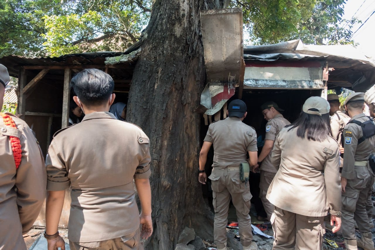 Bangunan Liar Diamankan untuk Penertiban oleh Satpol PP Kota Bandung