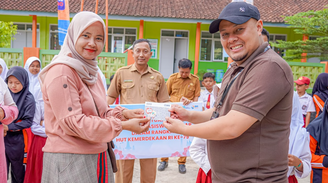 RCEO BRI Regional Office Bandung Salurkan Beasiswa untuk 50 Siswa di Kabupaten Ciamis dan Kuningan