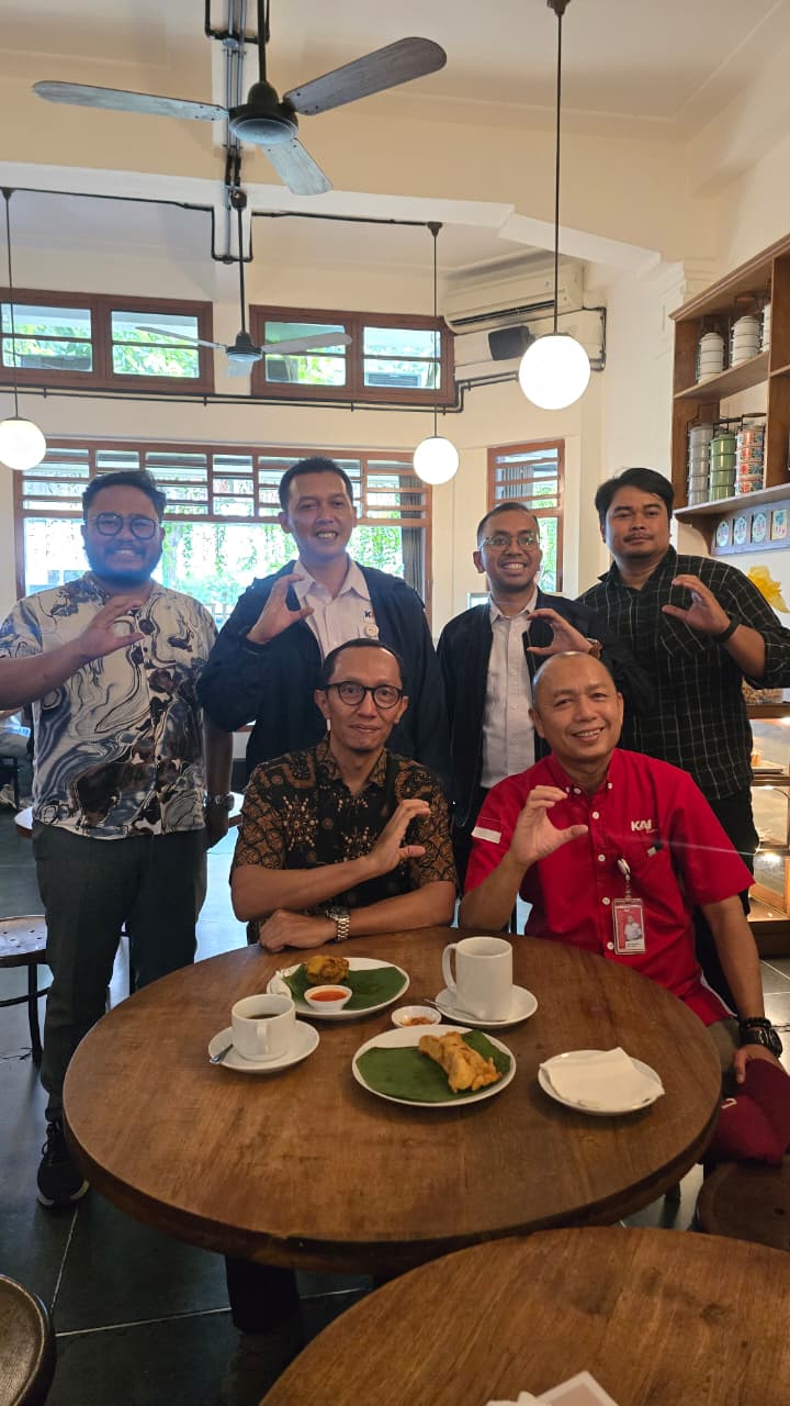 PLN Icon Plus SBU Regional Jawa Barat Kunjungi KCI di Hari Pelanggan Nasional