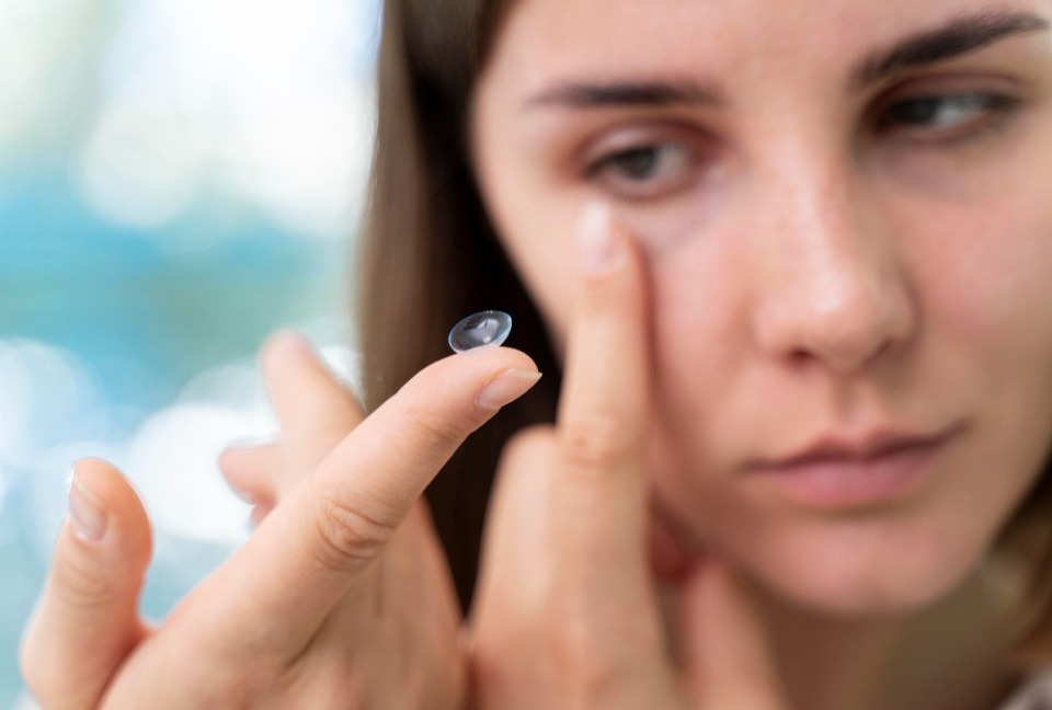 7 Tips Mengatasi Mata Kering Akibat Softlens