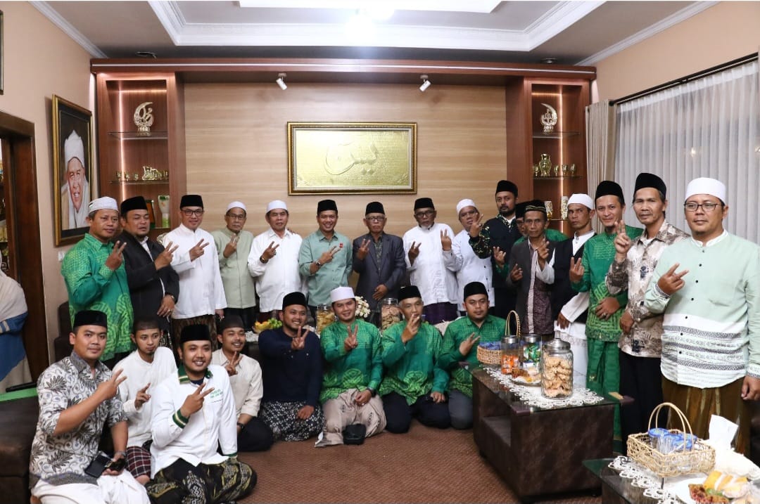 Puluhan Ribu Kiai dan Santri Kabupaten Bandung Siap Menangkan Paslon Nomor 2 Kang DS dan Ali Syakieb