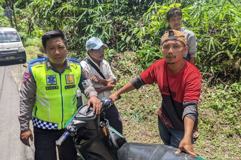 Pengendara Motor Jatuh ke Jurang Karena Kehilangan Kendali di Sukabumi