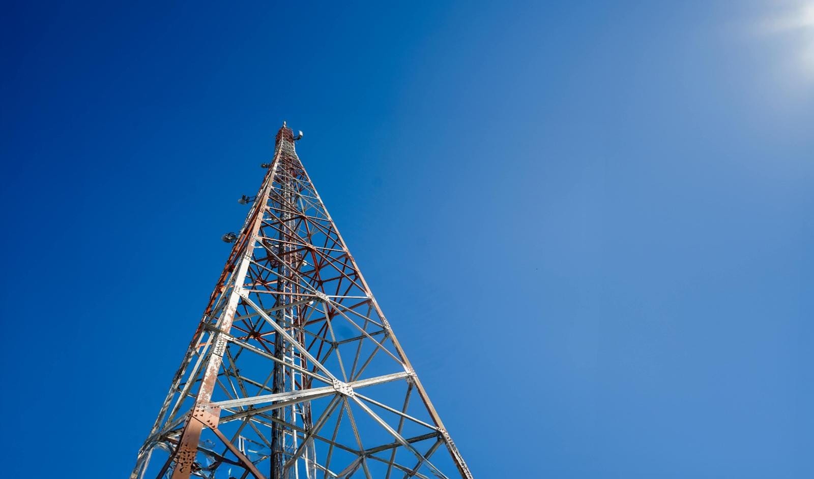 Indosat Perkuat Jaringan di Jawa Barat lewat Kolaborasi Lokal untuk Konektivitas Inklusif
