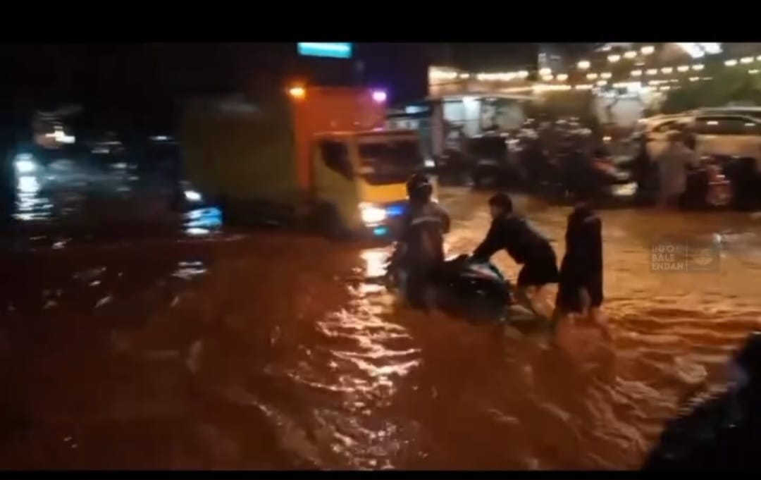 Hujan Deras, Banjir Terjang Wilayah di Bandung Selatan: Puluhan Rumah Terendam 