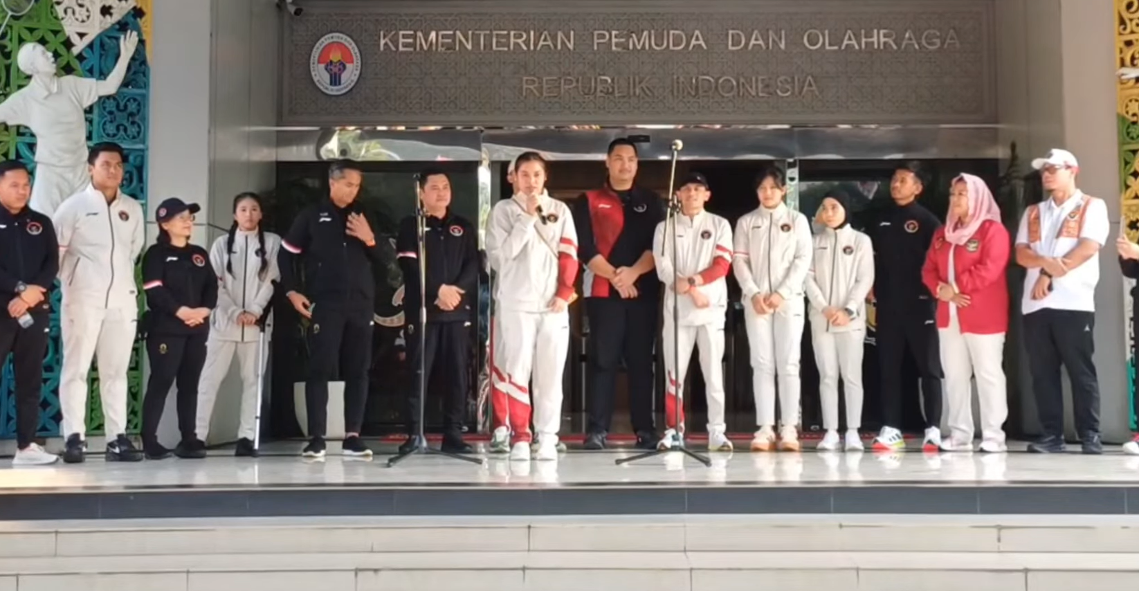 Arak-Arakan Olimpiade Disambut Meriah oleh Veddriq, Rizki, dan Gregoria: Harapan Besar untuk Prestasi di Masa 