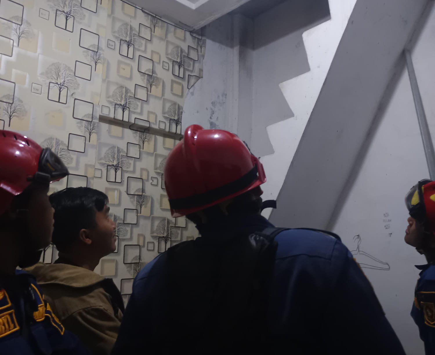 Rumah Terbakar di Karadenan Akibat Orang Gangguan Mental