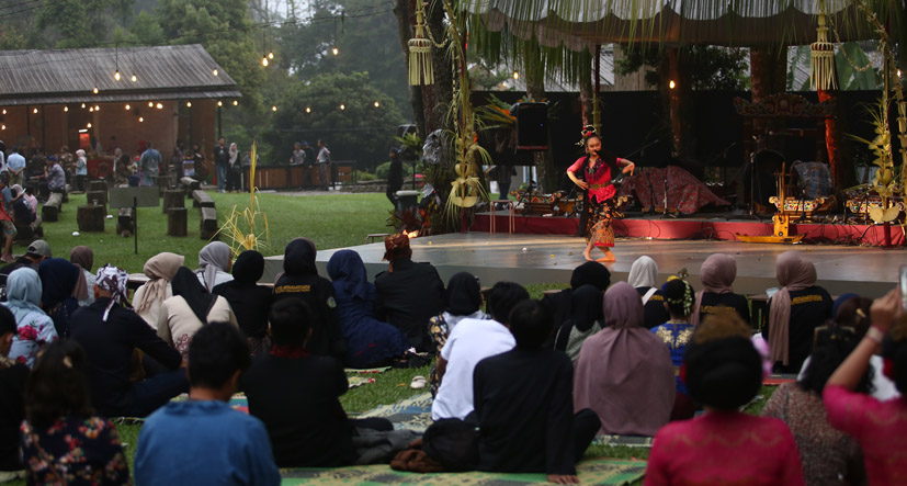 Pertahankan Warisan Budaya Sunda, Titimangsa Menyelenggarakan Pertunjukan Seni Tradisi 