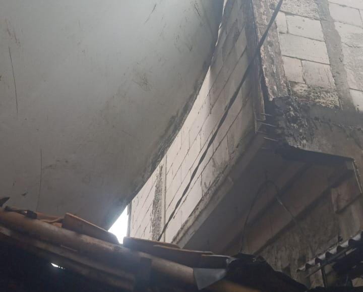 Bangkai Pesawat Hantam Kemang, 43 Rumah Rusak dan 26 Jiwa Ngungsi