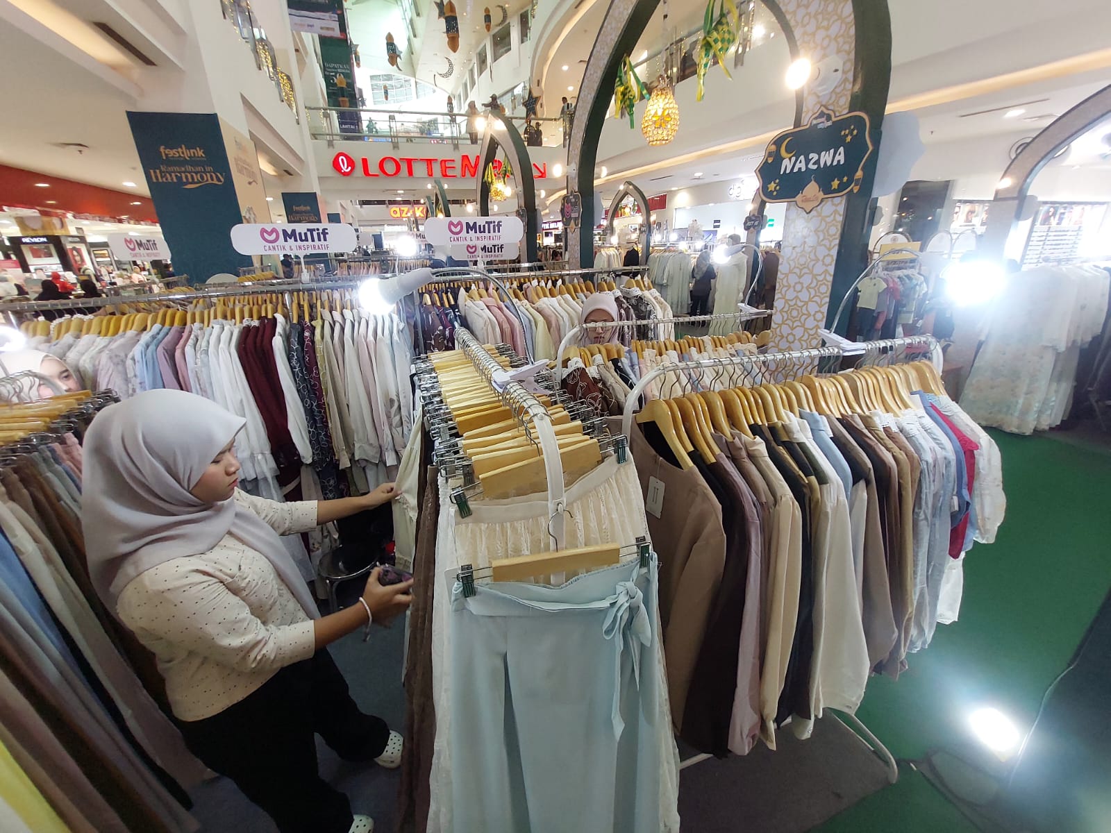 Diskon Hingga 80%! Ramadhan Festive Salebration di Festlink Bandung Dimeriahkan Konser Nadhif Basalamah