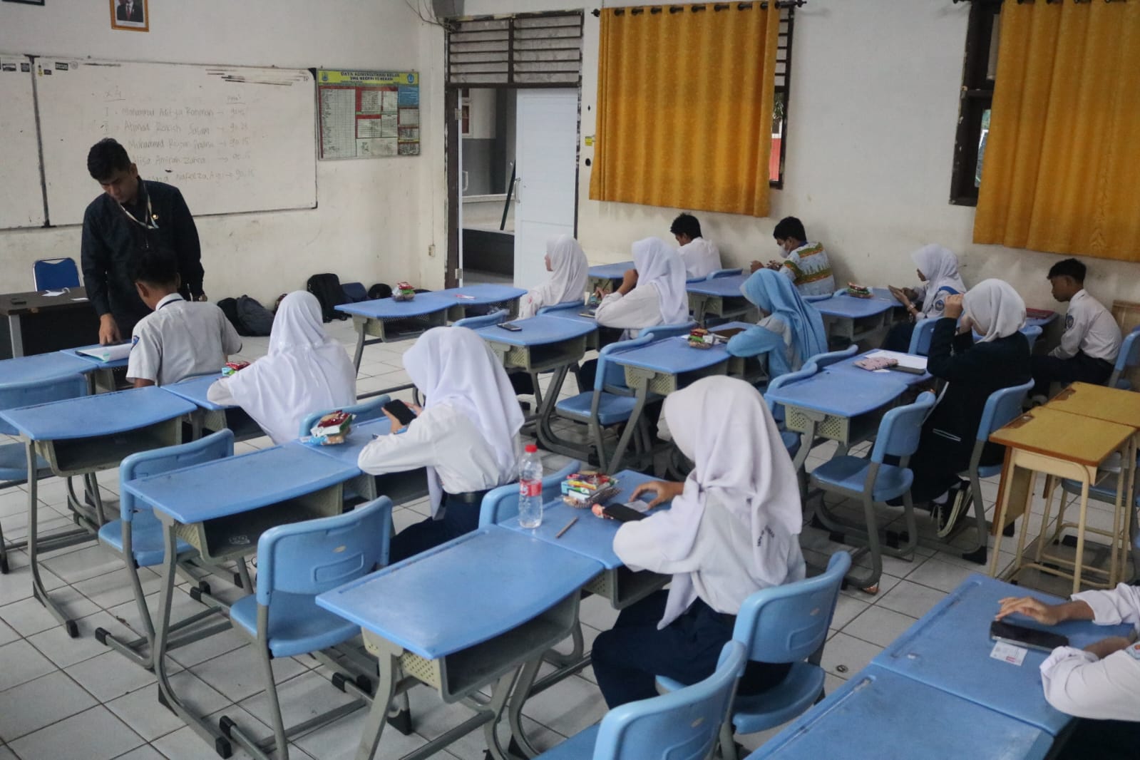 Tes Terstandar Literasi dan Numerasi Menguji Daya Konsentrasi & Kejelian Siswa