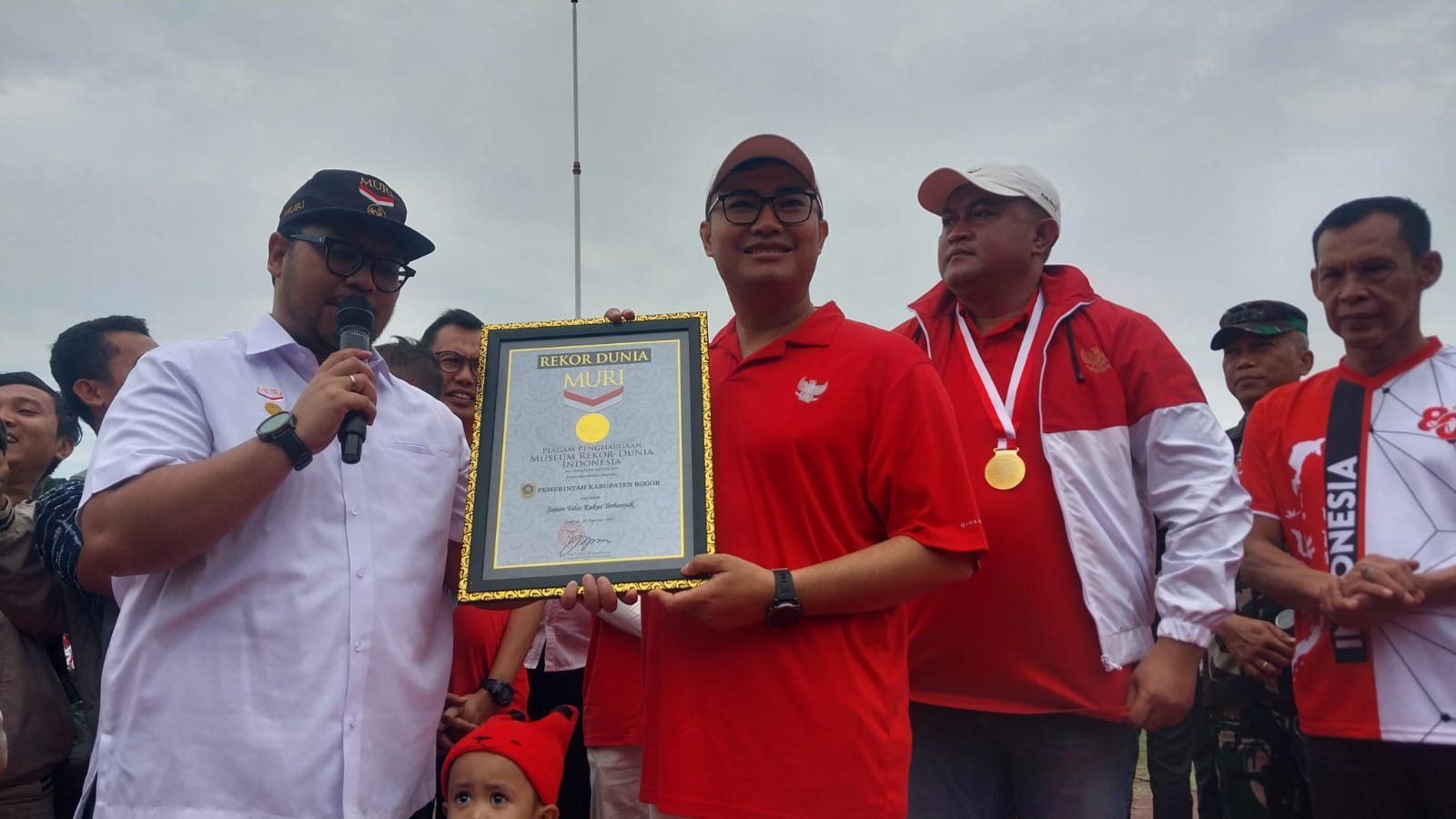 Ketua DPRD Kabupaten Bogor Apresiasi Pemkab Bogor Berhasil Raih Rekor MURI