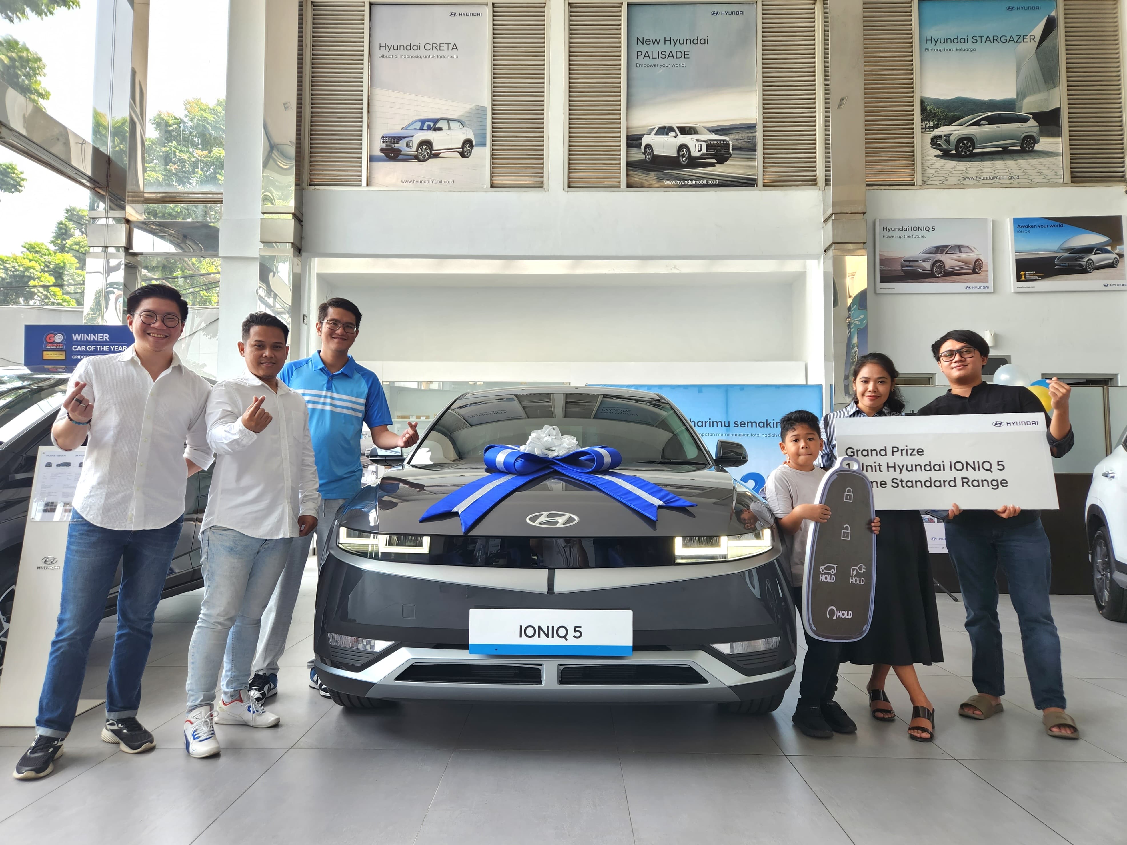 Hyundai Cihampelas Bandung Menyerahkan IONIQ 5 Prime Standart Range kepada Pemenang Lucky Draw