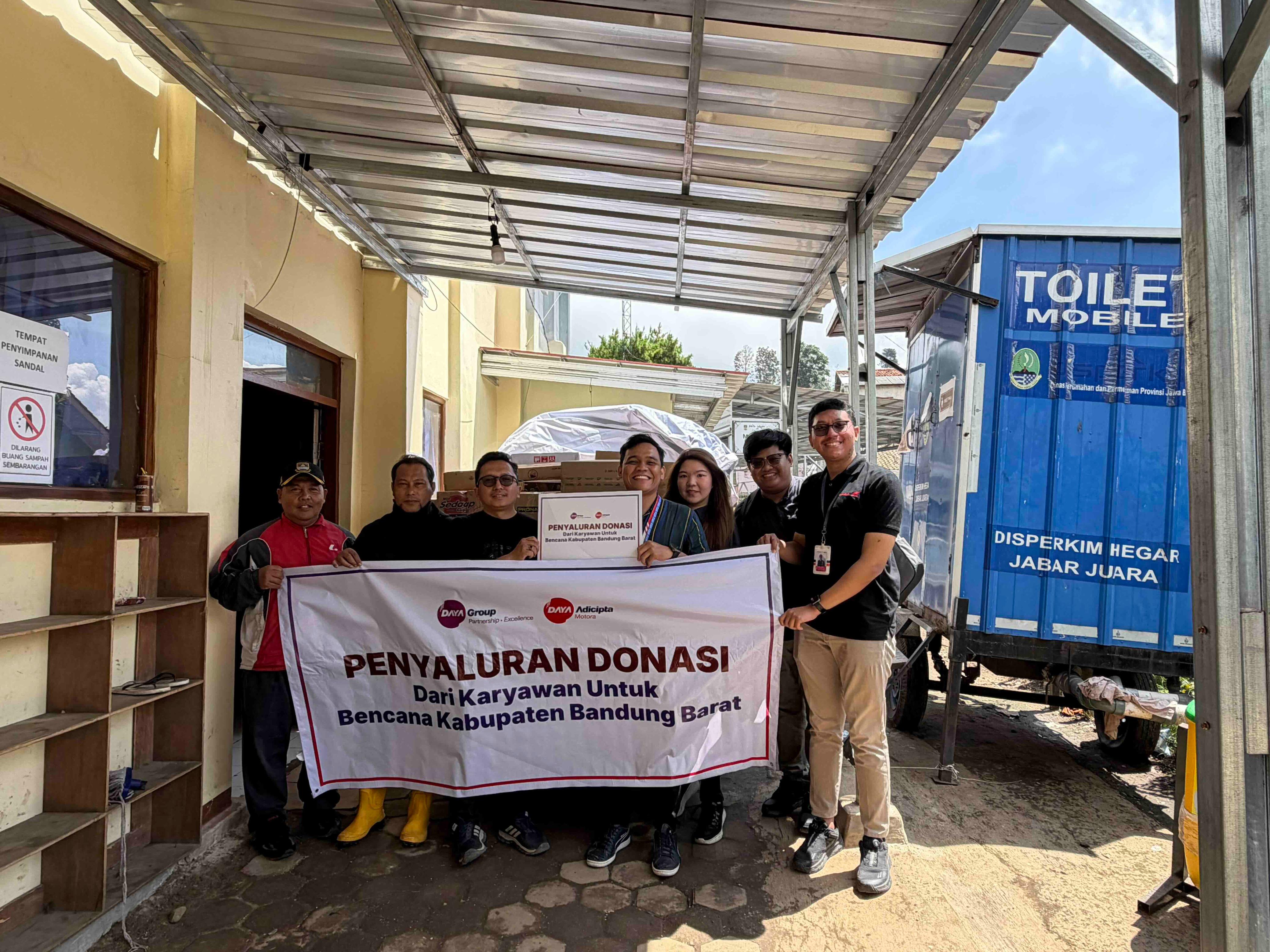 Daya Group dan DAM Salurkan Bantuan serta Servis Gratis untuk Korban Longsor Bandung Barat
