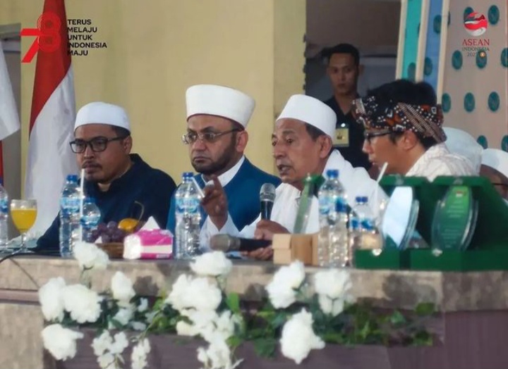 Iket Sunda dan Sarung Majalaya Dipakai di Muktamar Sufi se-Dunia